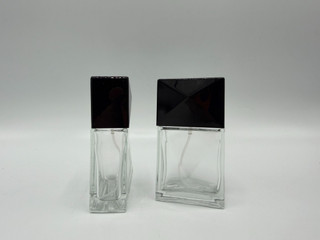 شیشه عطر 35 میل پیچی مربعی کد 527